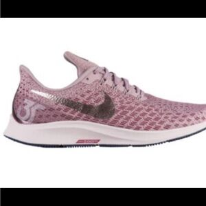 Nike Women's Pegasus Zoom 35 Running Shoes